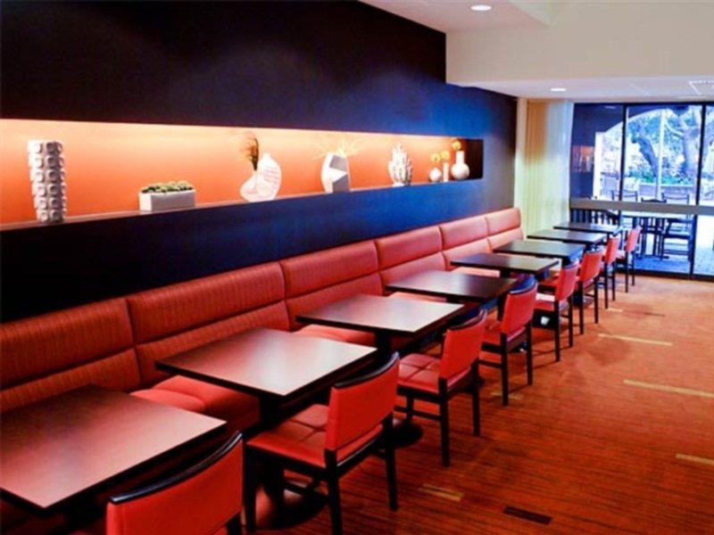 ホテル コートヤード ココア ビーチ ケープ カナヴェラル ココアビーチ エクステリア 写真